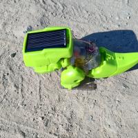 panel solar de juguete que activa un motor