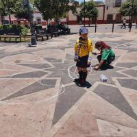 Trazos para dibujar la Flor de Lis y rellenarla con latas de aluminio