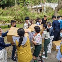 The relief supplies were sorted and packed at the Tzu Chi Neihu in Taipei City.