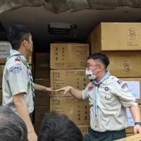 The relief supplies were sorted and packed at the Tzu Chi Neihu in Taipei City.