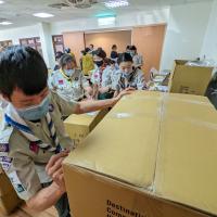 The relief supplies were sorted and packed at the Tzu Chi Neihu in Taipei City.