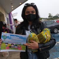 ENTREGAMOS 5 PAQUETES DE TOALLAS PARA RIFAS QUE RECAUDAN FONDOS PARA MEDICAMENTOS O DESPENSAS PARA NIÑOS CON CANCER