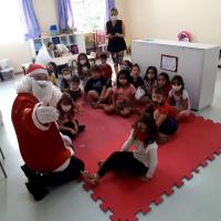 Entrega dos presentes no CMEI