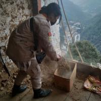 Cleaning the front door side sand and muds.