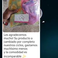 MUJERES CAMBIANDO LAS TOALLAS DESECHABLES POR TOALLAS DE TELA