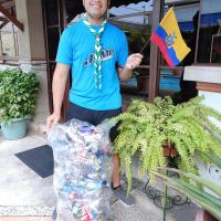 Funda llena de tapas con sus botellas del mes de septiembre.