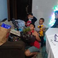 Entrega de presentes para crianças órfãs no bairro Santa Felicidade - Curitiba (PR)