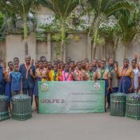 Don de  cinq paniers poubelles à la mairie du golfe 2