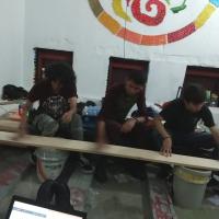 lijando tablas para el piso