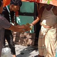 Distribution of food to the people who were trapped in the flood
