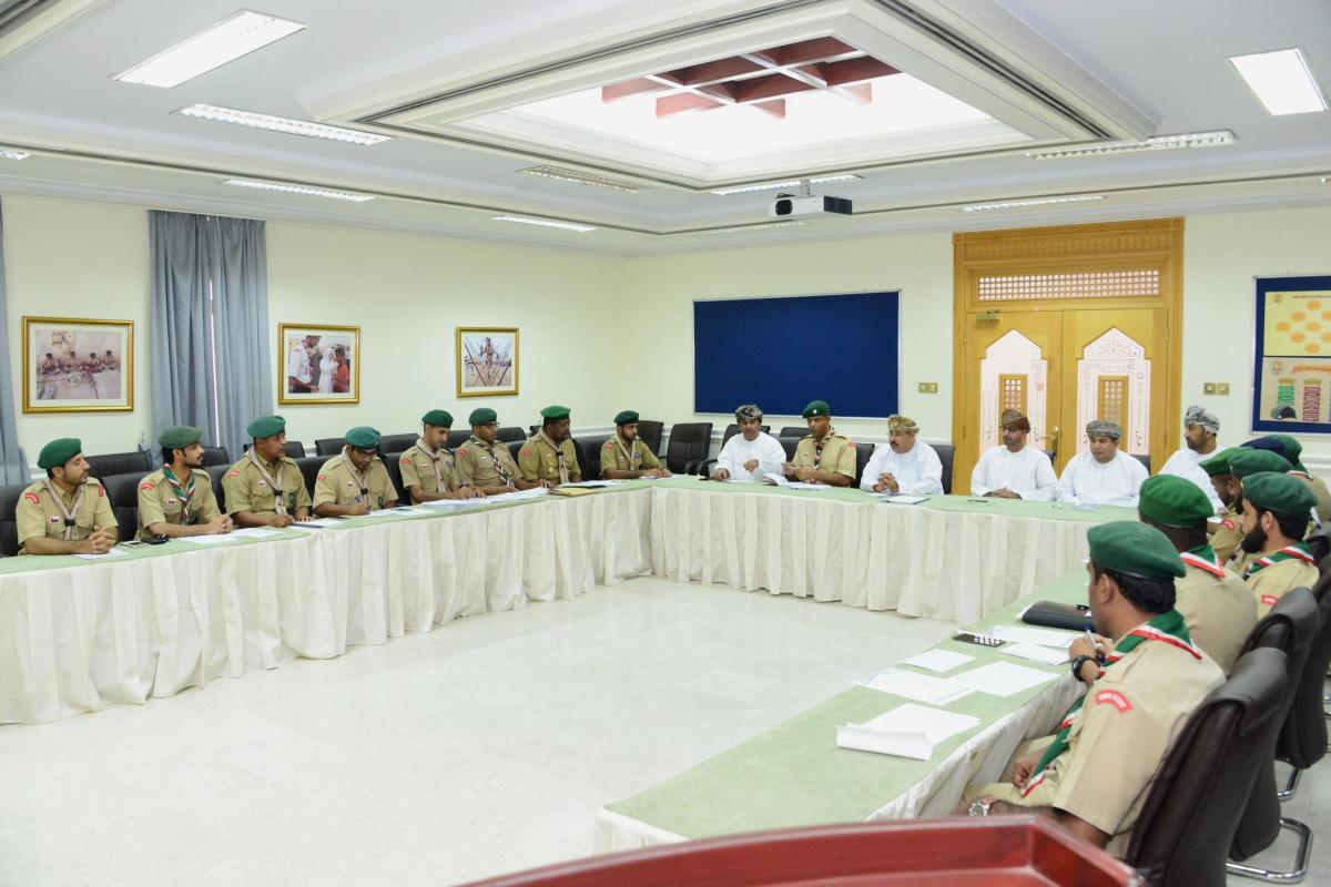 مديرية كشافة ومرشدات عُمان تناقش برنامج المخيم الكشفي الخليجي  بظفار