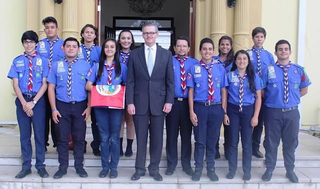 Gobierno de Costa Rica abandera y despide a su Delegación rumbo al Jamboree Mundial en Japón.  Government of Costa Rica gives the flag and farewell to the Scout Contingent heading to the World Jamboree in Japan.#wsj2015 #ScoutIAR 