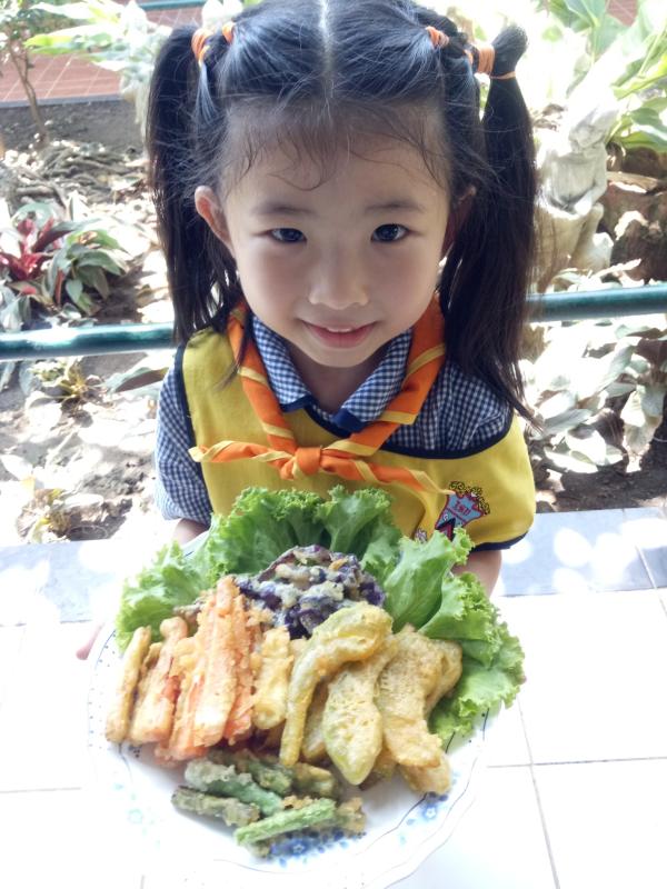 ลูกเสือน้อยฝึกทำอาหาร