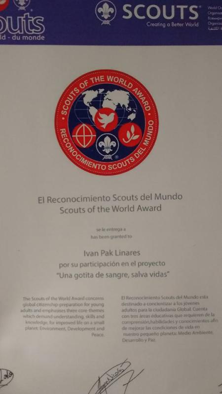 Recibiendo el Reconocimiento "Scouts del Mundo"