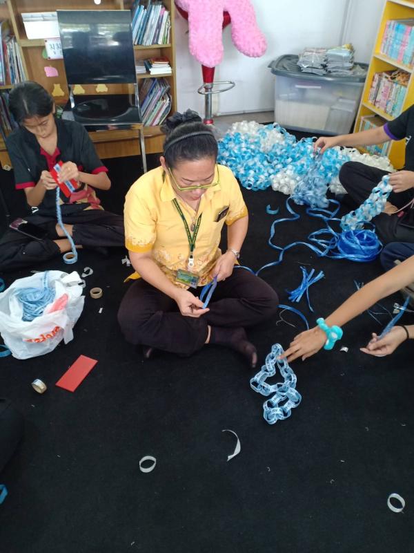 ทำพวงมาลัย