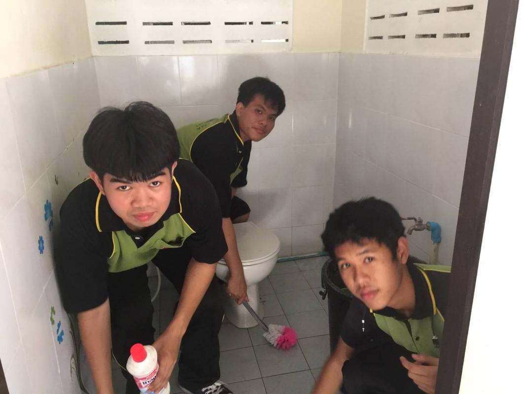 ช่วยทำความสะอาดห้องน้ำวัด
