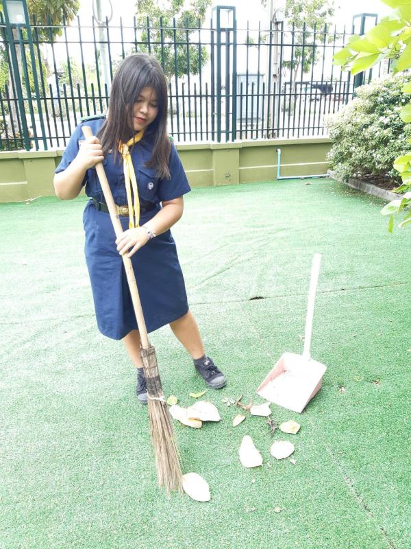 ทำความดีกวาดสนามในวิทลัย