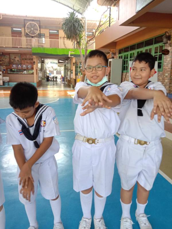 สอนน้องๆล้างมือ