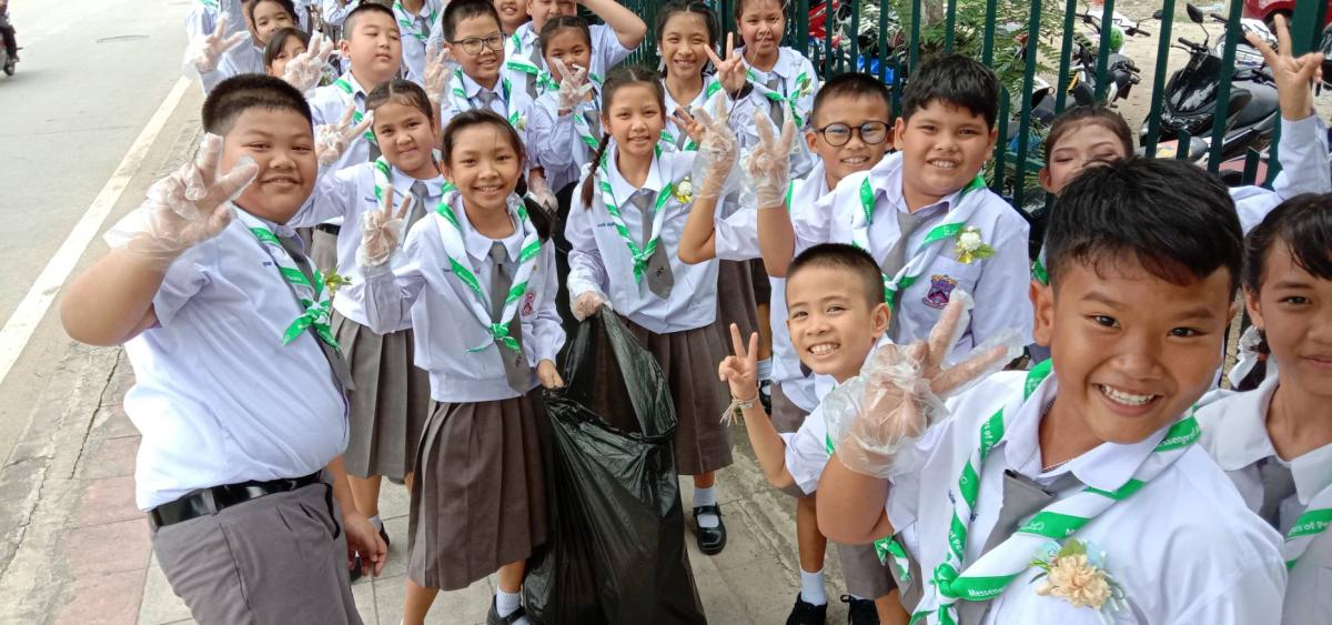กิจกรรมเก็บขยะบริเวณโรงเรียน