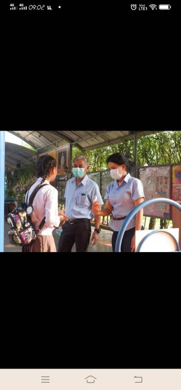 จิตอาสาคัดกรองนักเรียน