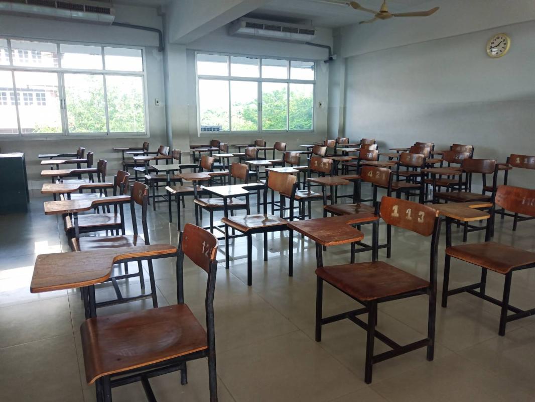 จัดโต๊ะสอบ