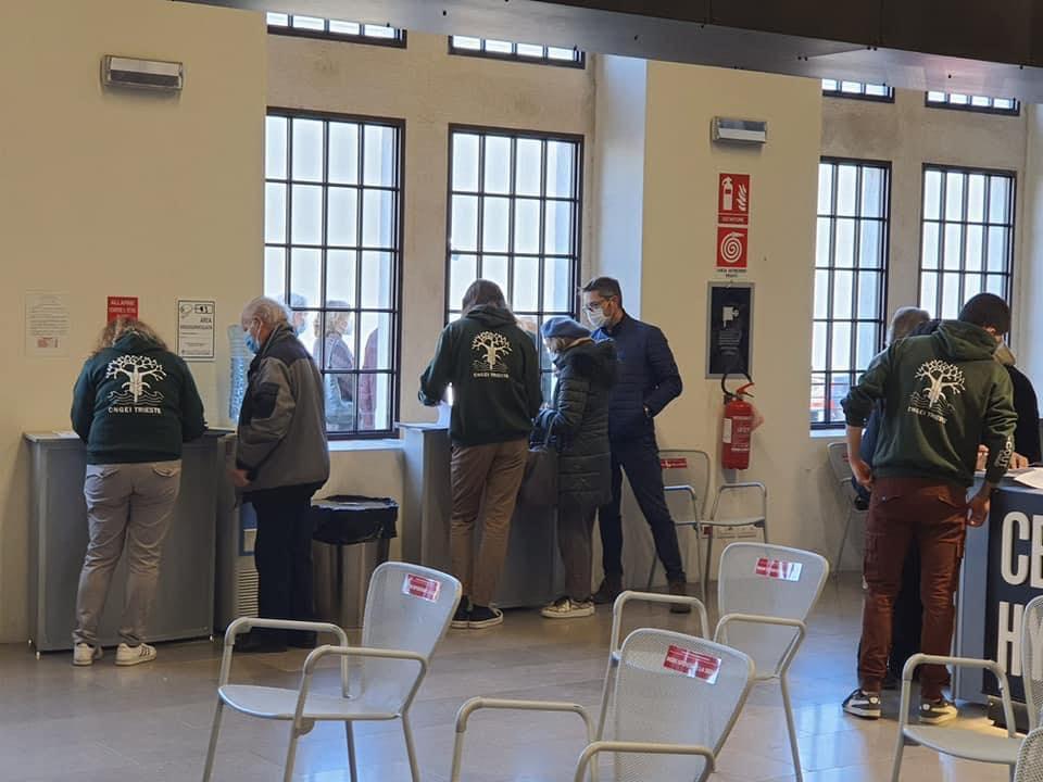 Italian scouts in support of COVID-19 vaccination facilities