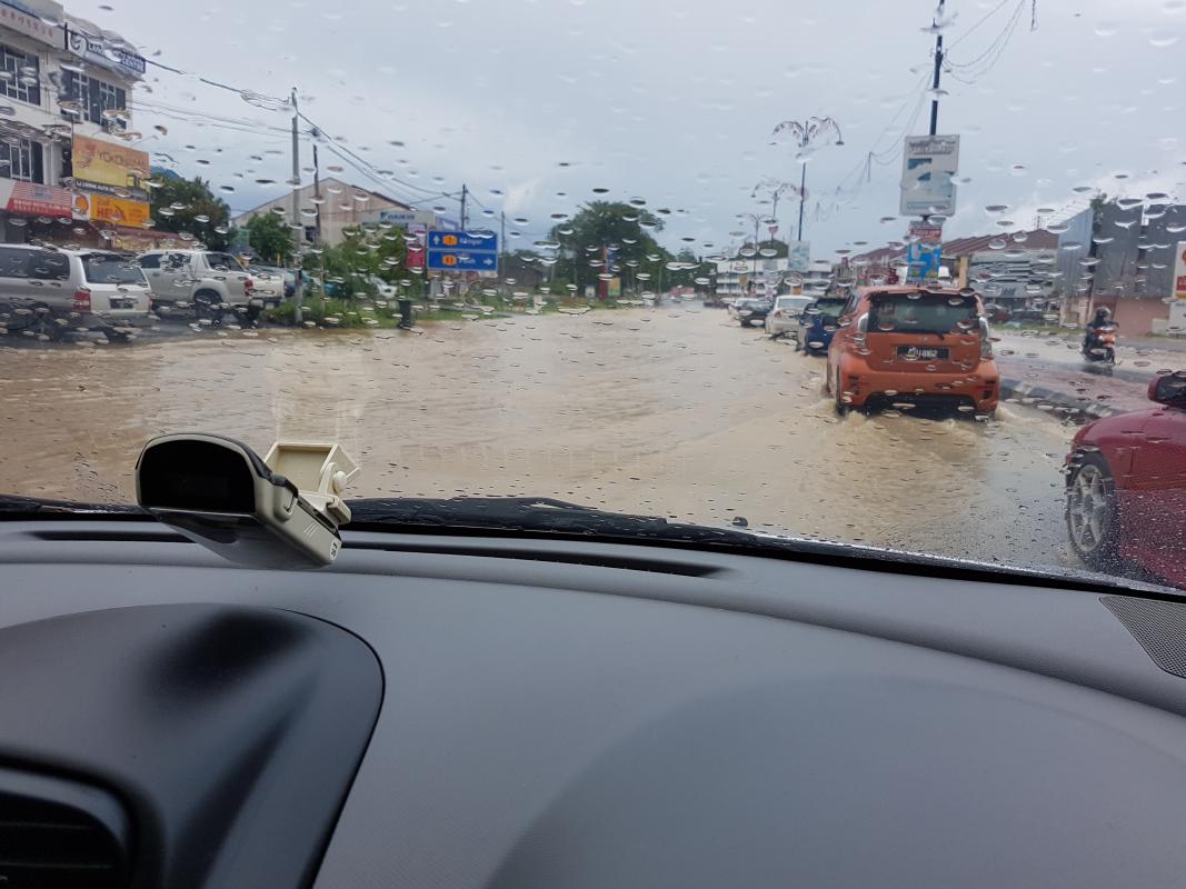 Helping Flood Victims in Perlis