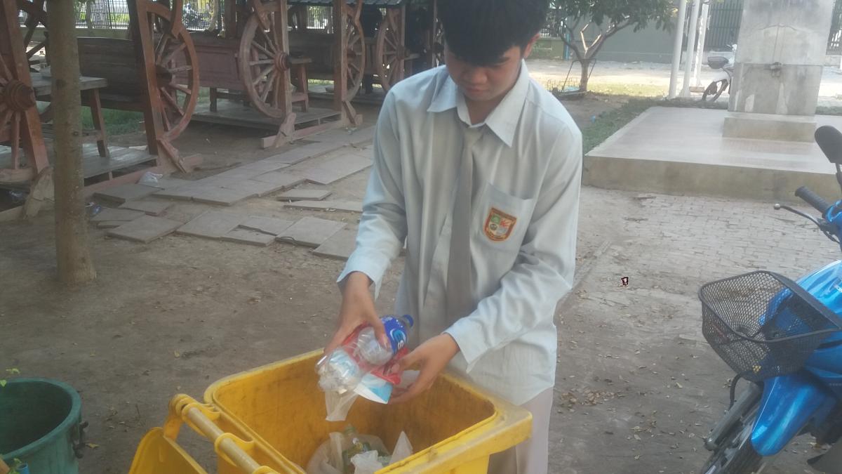 ช่วยเก็บขยะใรวิทยาลัย