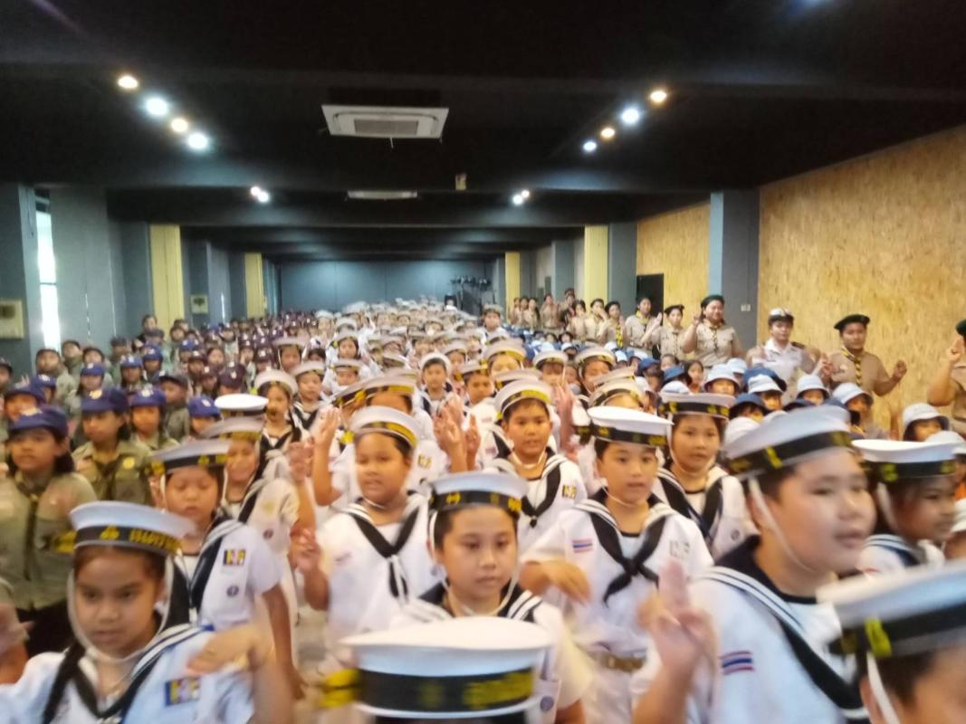 ครูและเด็กๆได้เต้นเพลงMop ร่วมกับลูกเสือต่างชาติ