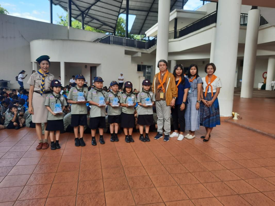 มอบของที่ระลึกให้กับพิพิธภัณธ์เด็กแห่งชาติ