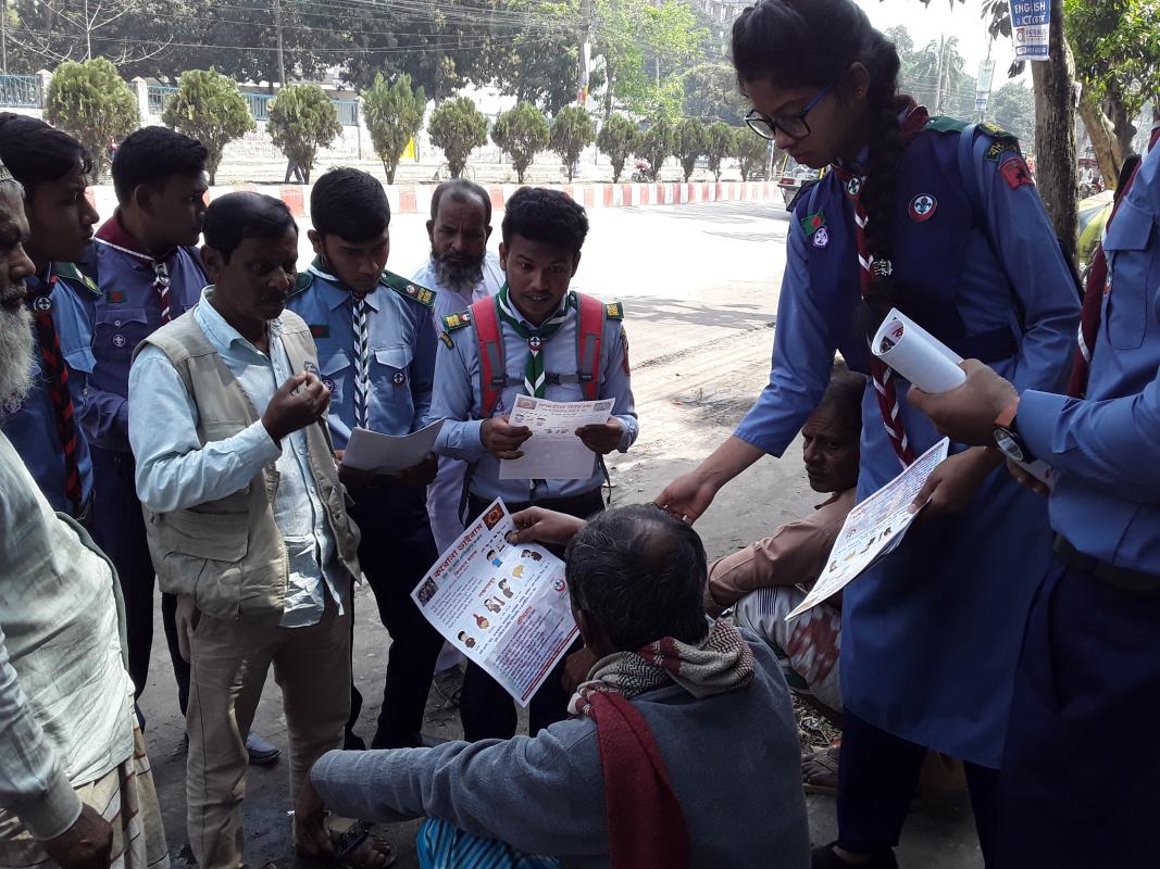 করোনা ভাইরাস প্রতিরোধে রংপুর জেলা রোভারের সচেতন মূলক লিফলেট বিতরন