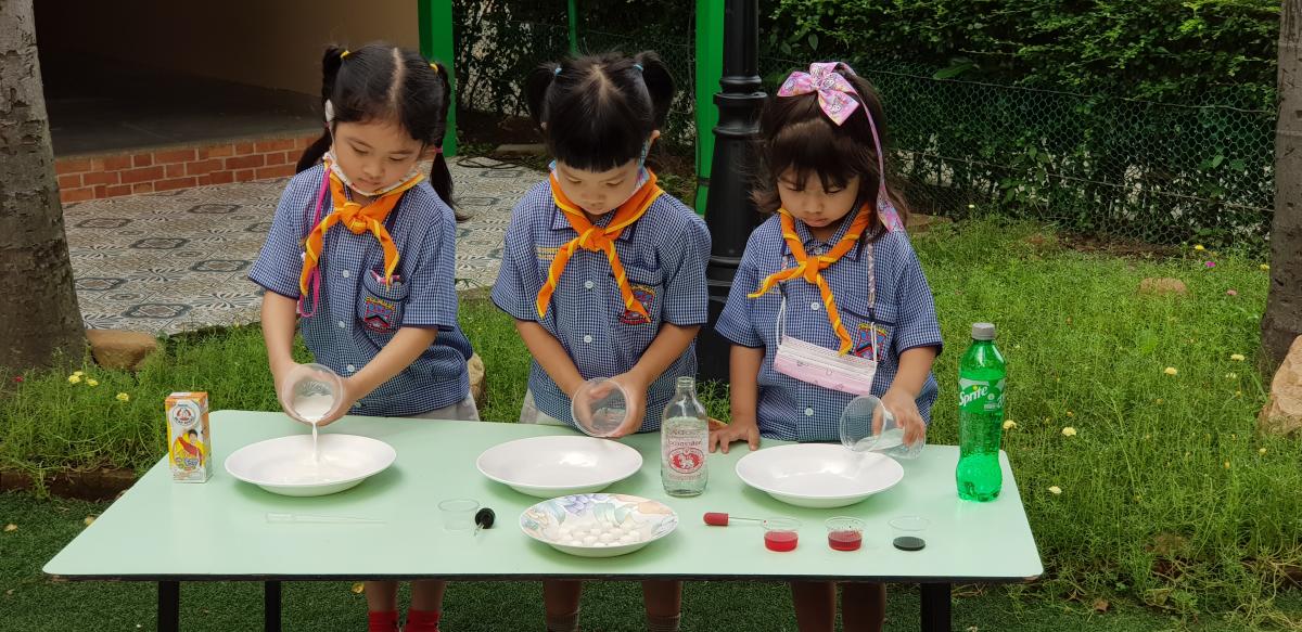 นักวิทยาศาสตร์น้อย