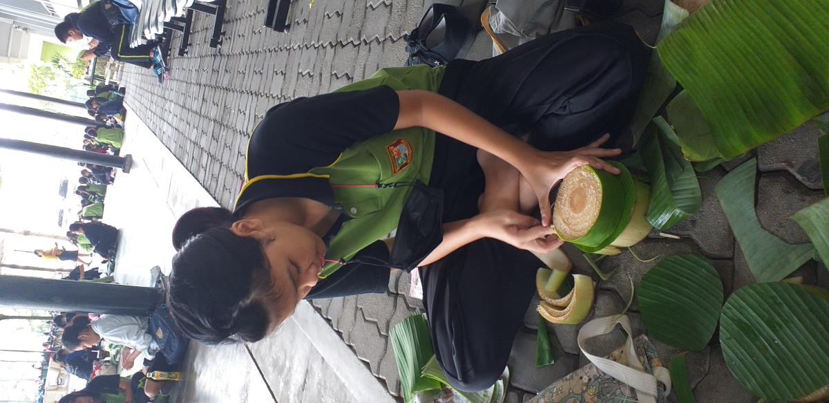 ทำกิจกรรมลอยกระทง