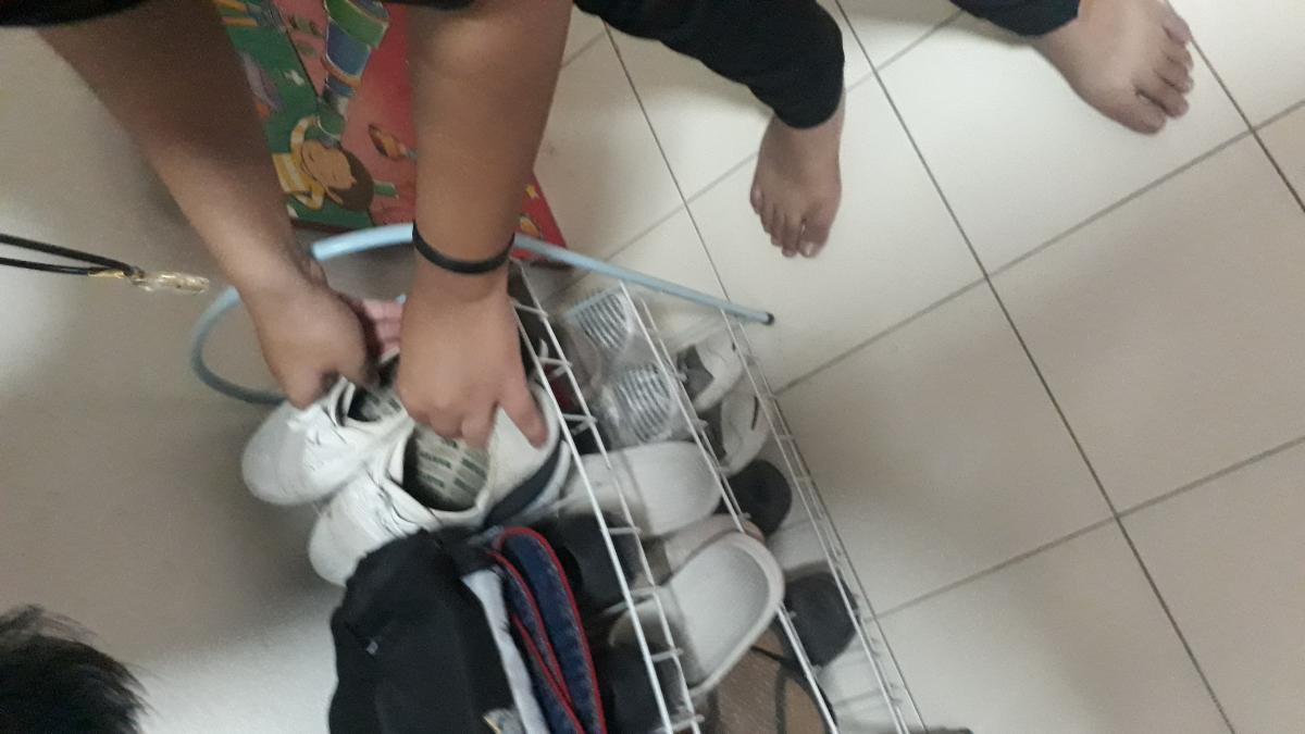 จัดรองเท้า