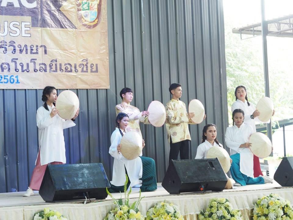 ร่วมเป็นตัวแทนในการแสดงรำหมวกเวียดนาน