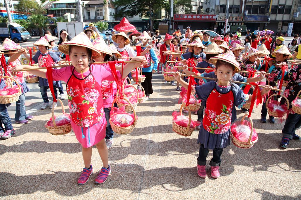 幼童軍團集會 雞籠童軍團(基隆第26團)參與基隆市客家義民節挑擔活動
