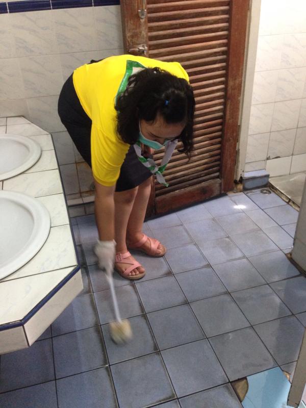   ทำความสะอาดห้องน้ำโรงเรียน