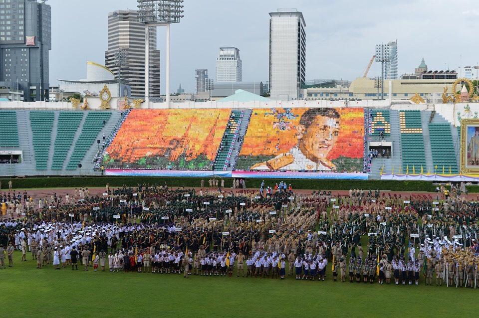 นักเรียนร่วมเดินสวนสนาม