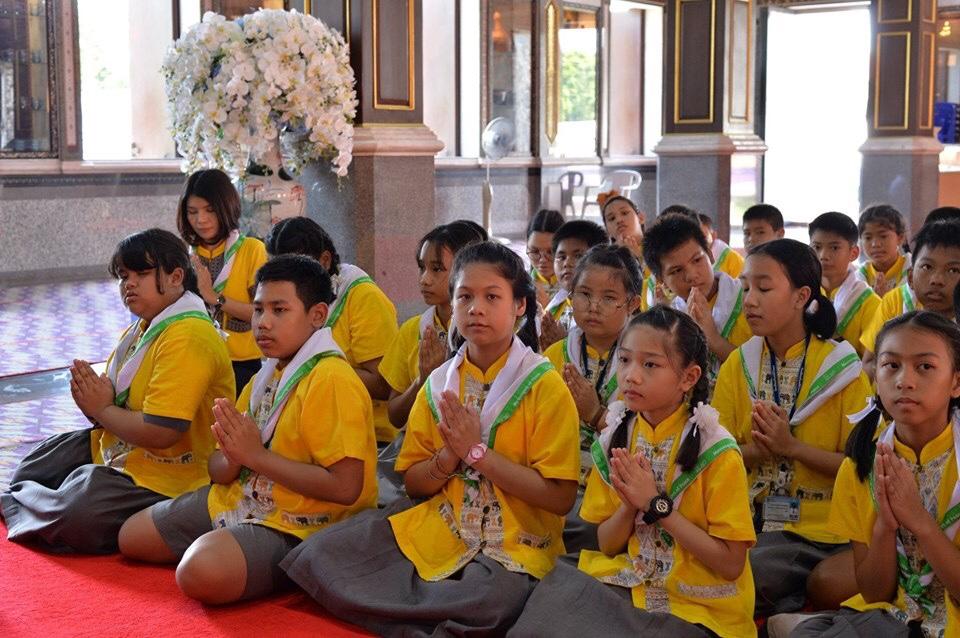 ถวายเทียนพรรษา