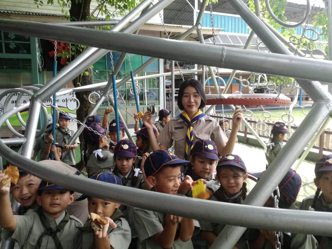 บำเพ็ญประโยชน์ เก็บขยะสนามเด็กเล่น