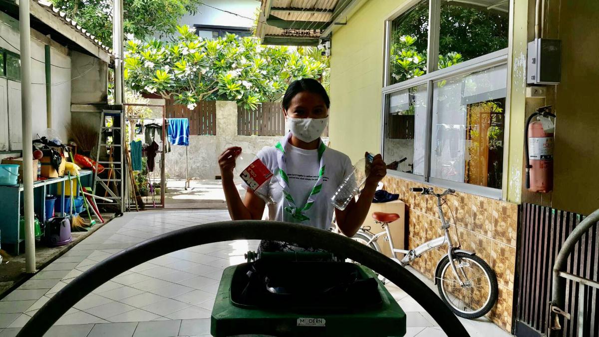 จิตอาสา แยกขยะลดภาวะโลกร้อน