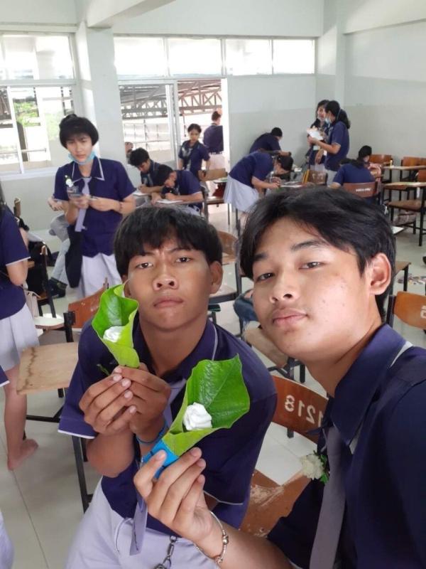 ดอกมะลิจากกระดาษรีไซเคิล บอกรักแม่