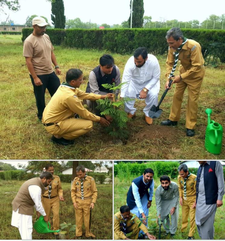 Pakistani scouts taking part in green pakistan campaign in islamabad