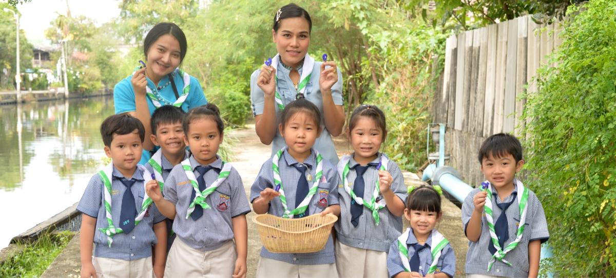 เก็บดอกอัญชัน เพื่อทำน้ำสมุนไพรแจกนักกีฬา  