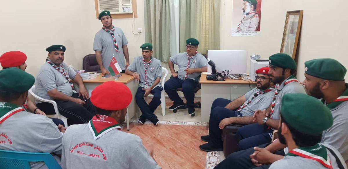 الوفد الكشفي العُماني يشارك في تقديم الخدمات التطوعية لضيوف بيت الرحمن حجاج بيت الله بمكة المكرمة 