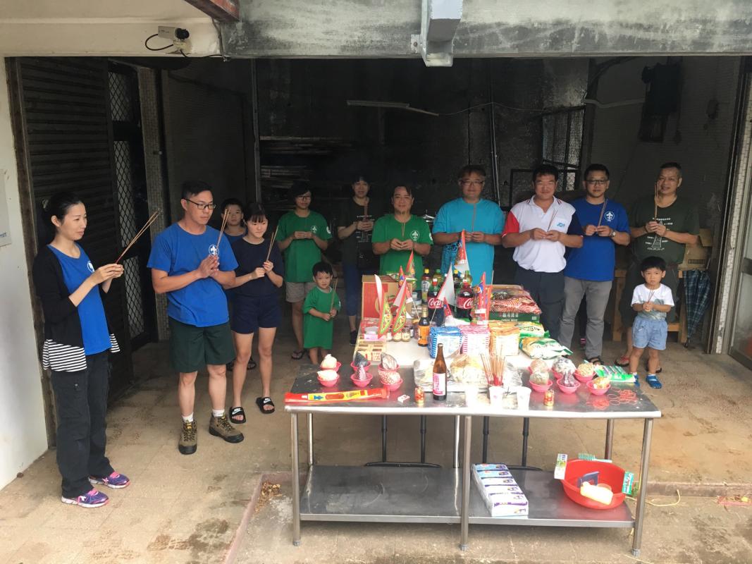 中元普渡拜拜 prayer for safe and health during Chinese ghost festival