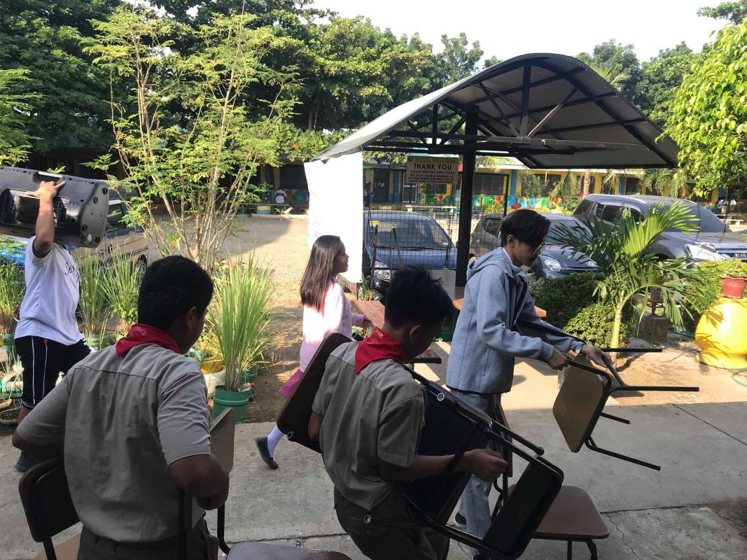 STEC - JHS Senior Scouts lent a hand last Friday.