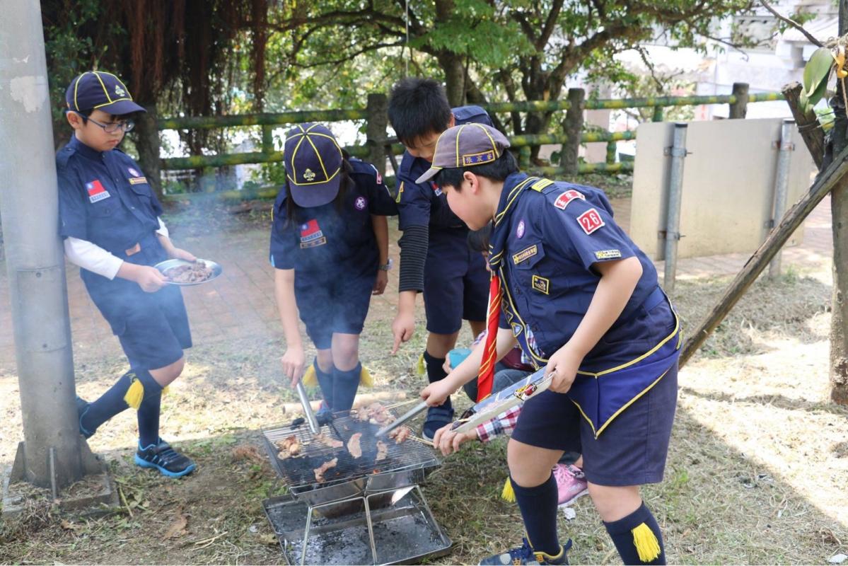 After hard working, it BBQ time!