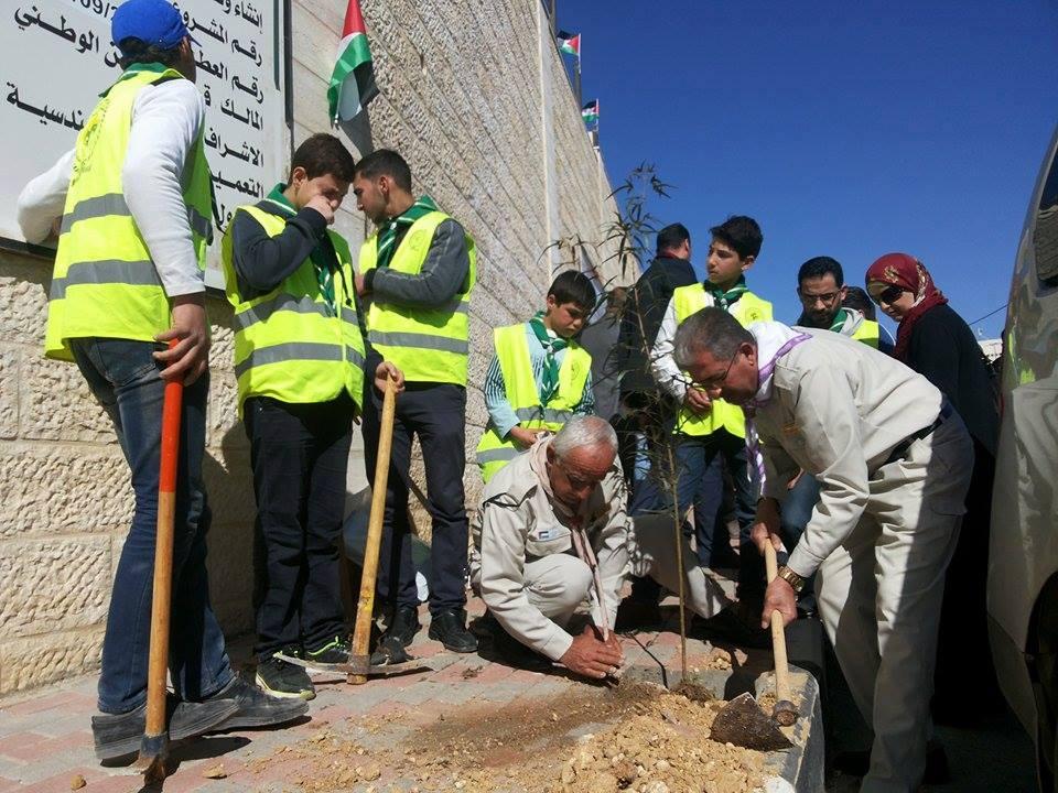 مفوضية كشافة ومرشدات محافظة الخليل تشارك في الاحتفال المركزي " شجرة بدم الشهيد تروى"