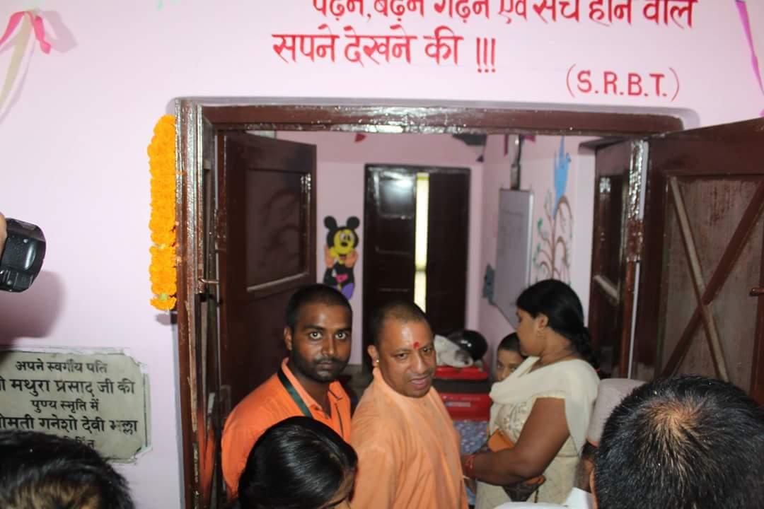 When the Chief Minister arrives with two Union Ministers himself Smile_Roti_bank
